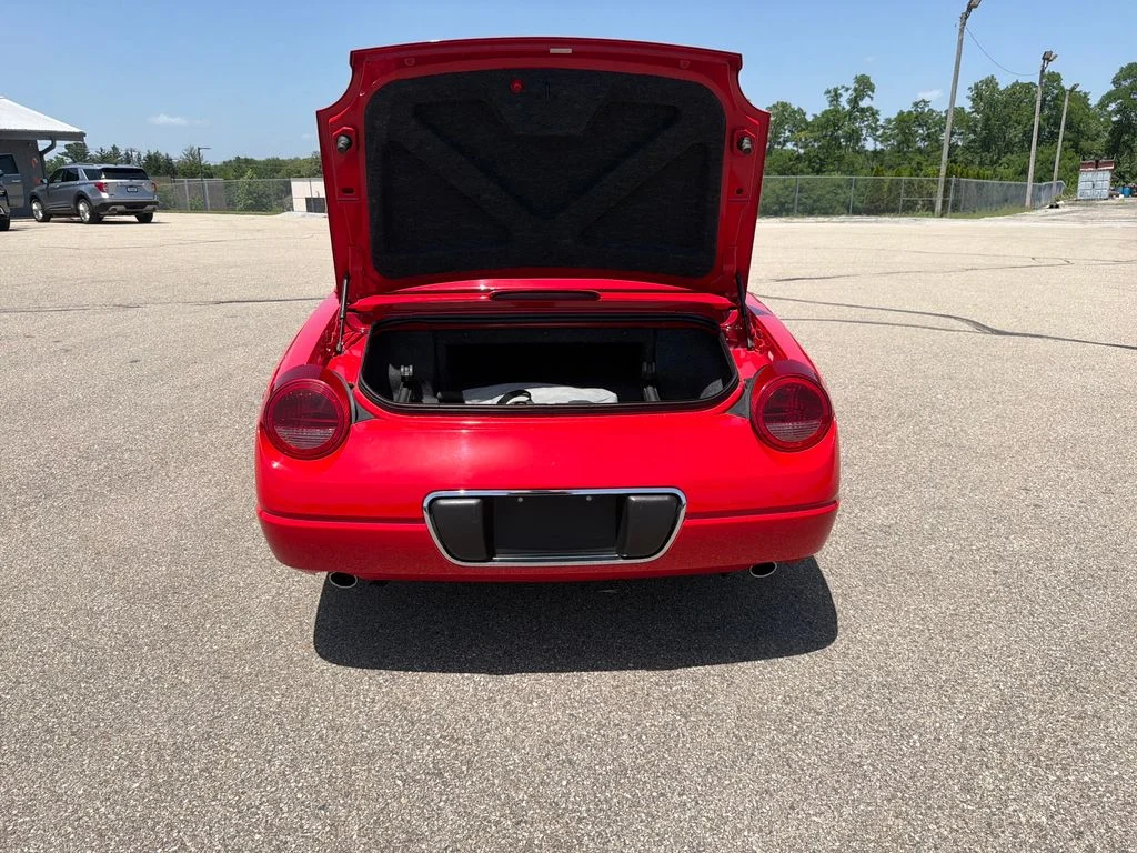Used 2002 Red Ford Base image 7