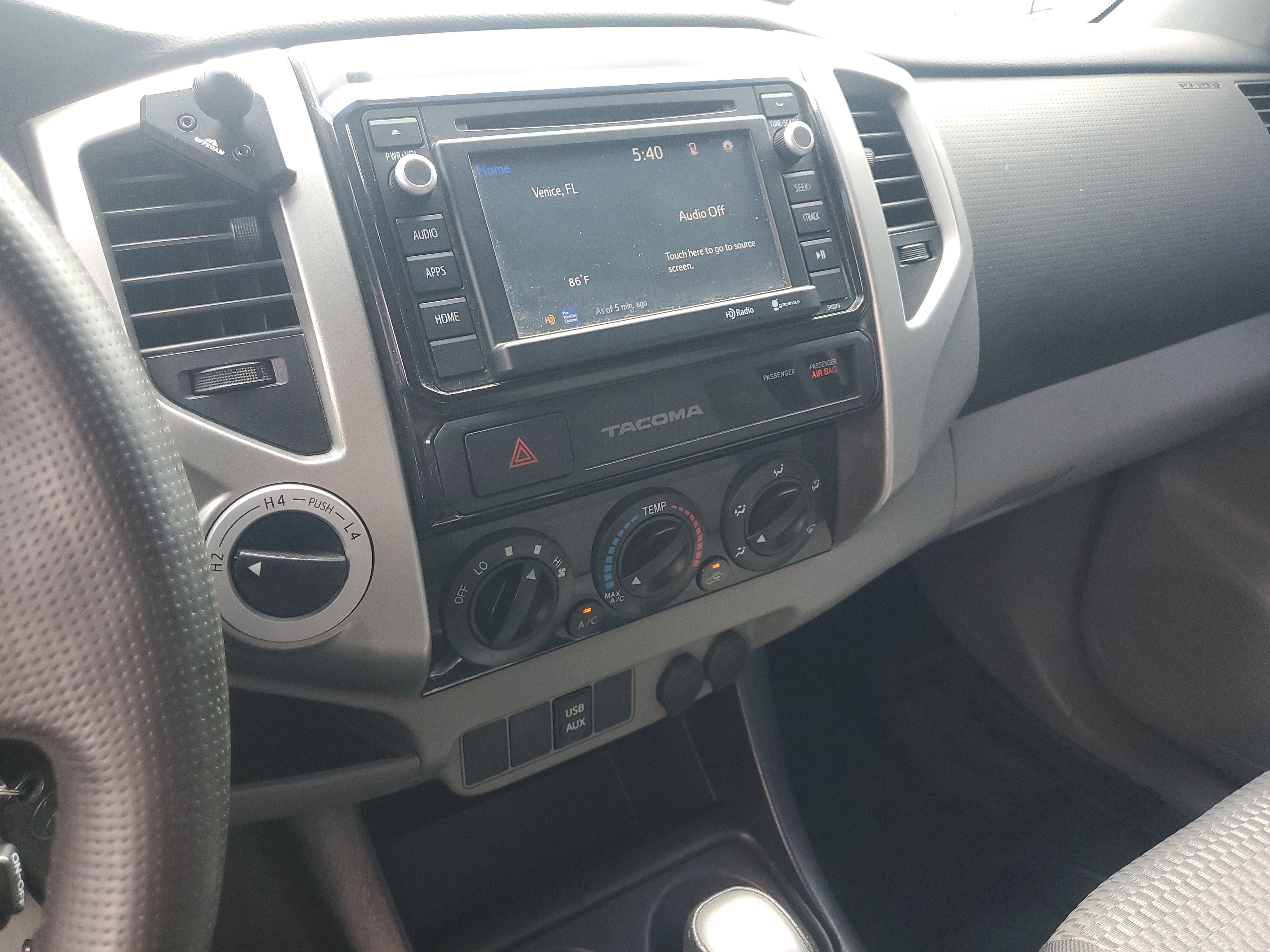 Used 2015 Pyrite Mica Toyota Base image 23