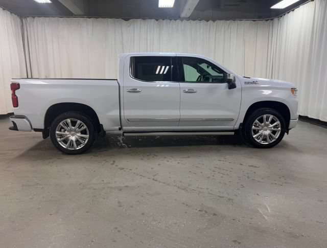 New 2026 Polar White Tricoat Chevrolet High Country image 3