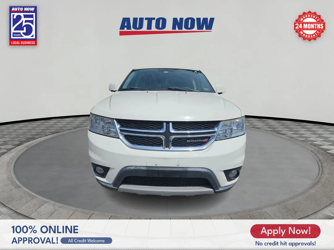 Used 2014  Dodge SXT image 2