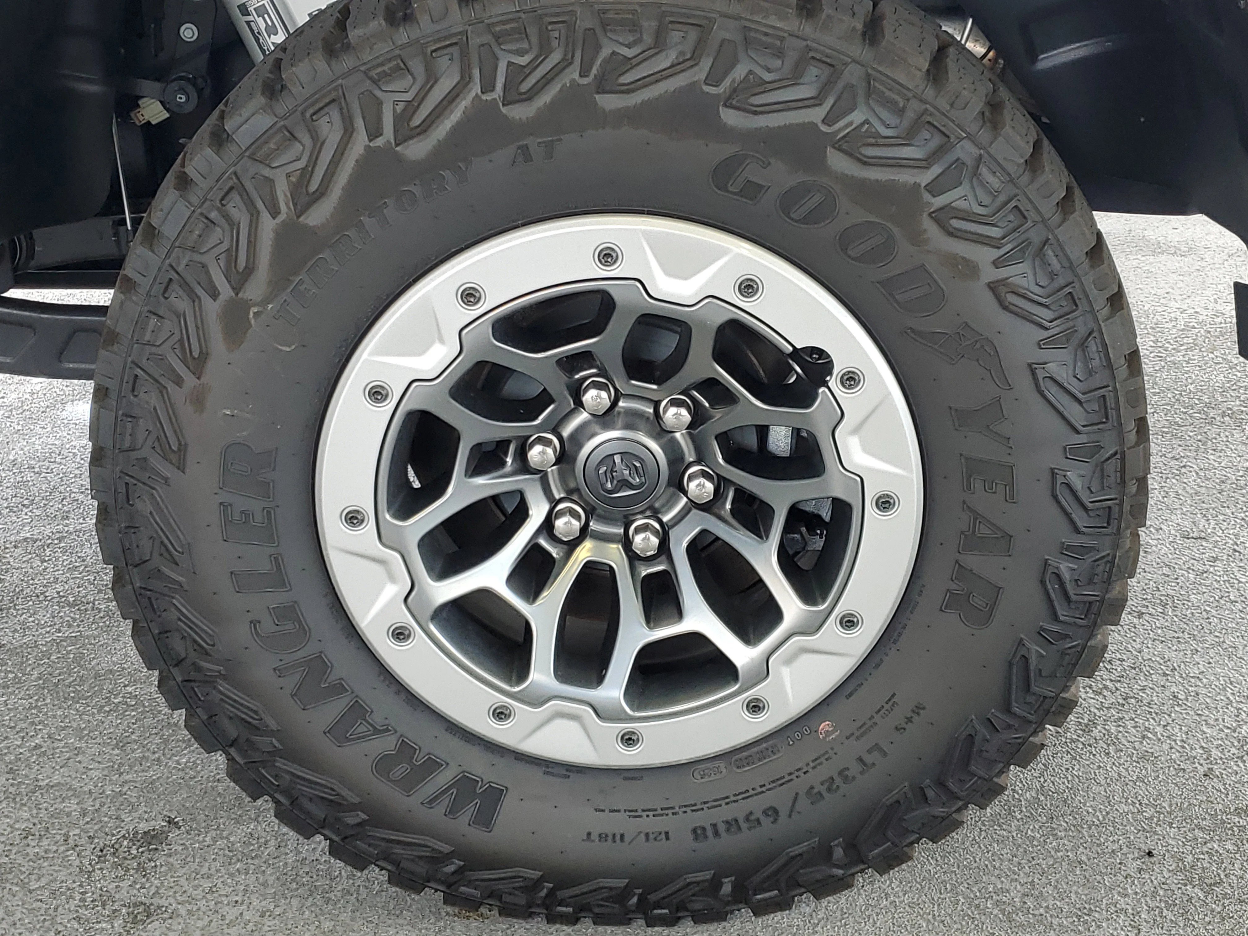 New 2026 Diamond Black Crystal Pearl-Coat Exterior Paint RAM RHO image 6