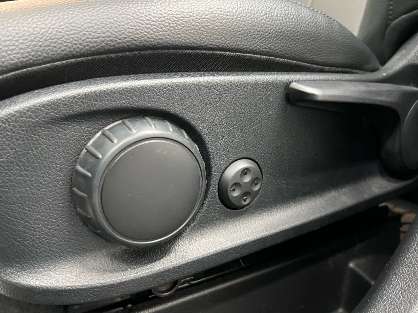 Used 2022 Denim Blue Metallic Mercedes-Benz GLB 250 image 17