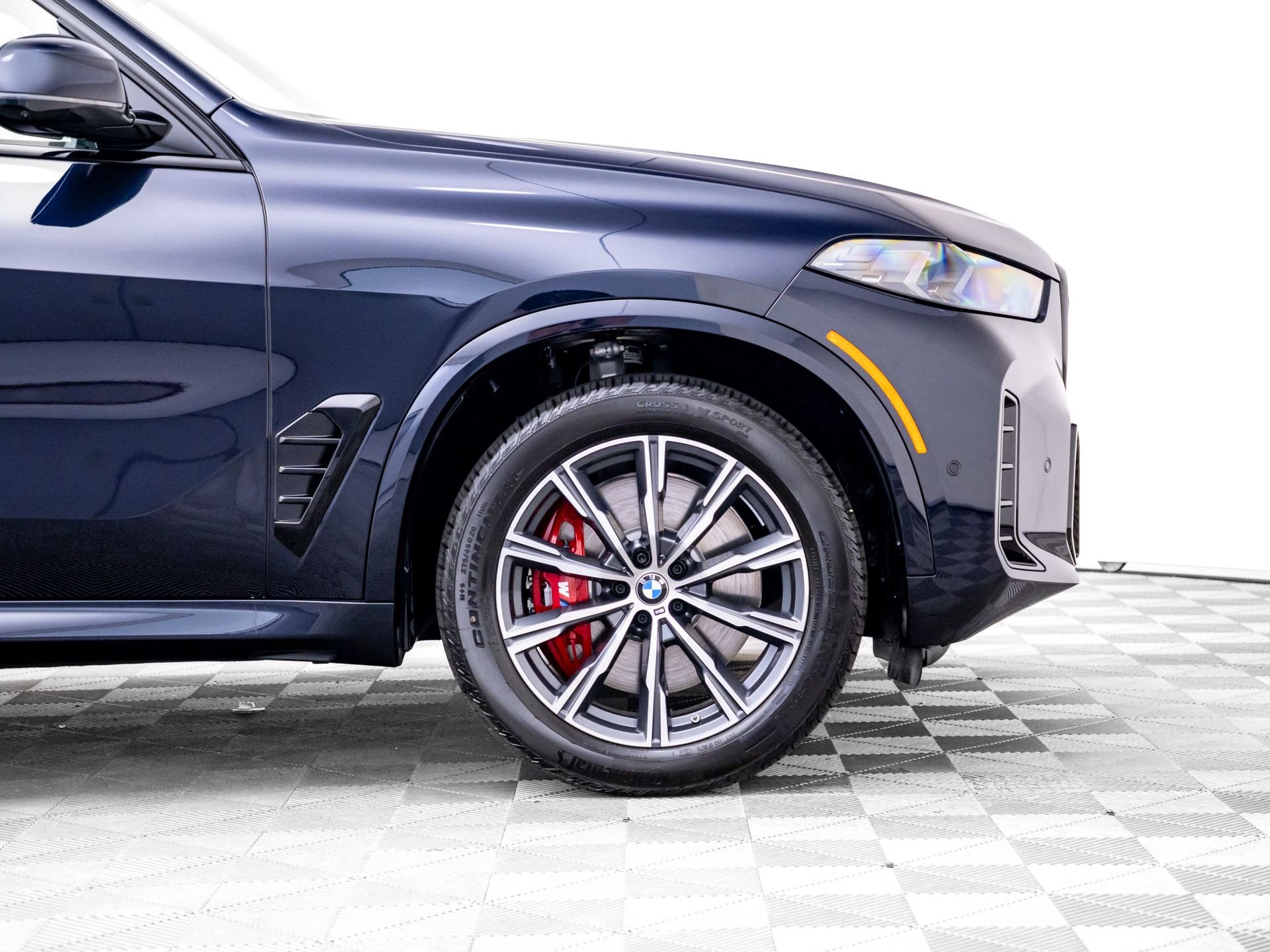 New 2026 Carbon Black Metallic BMW xDrive50e image 34