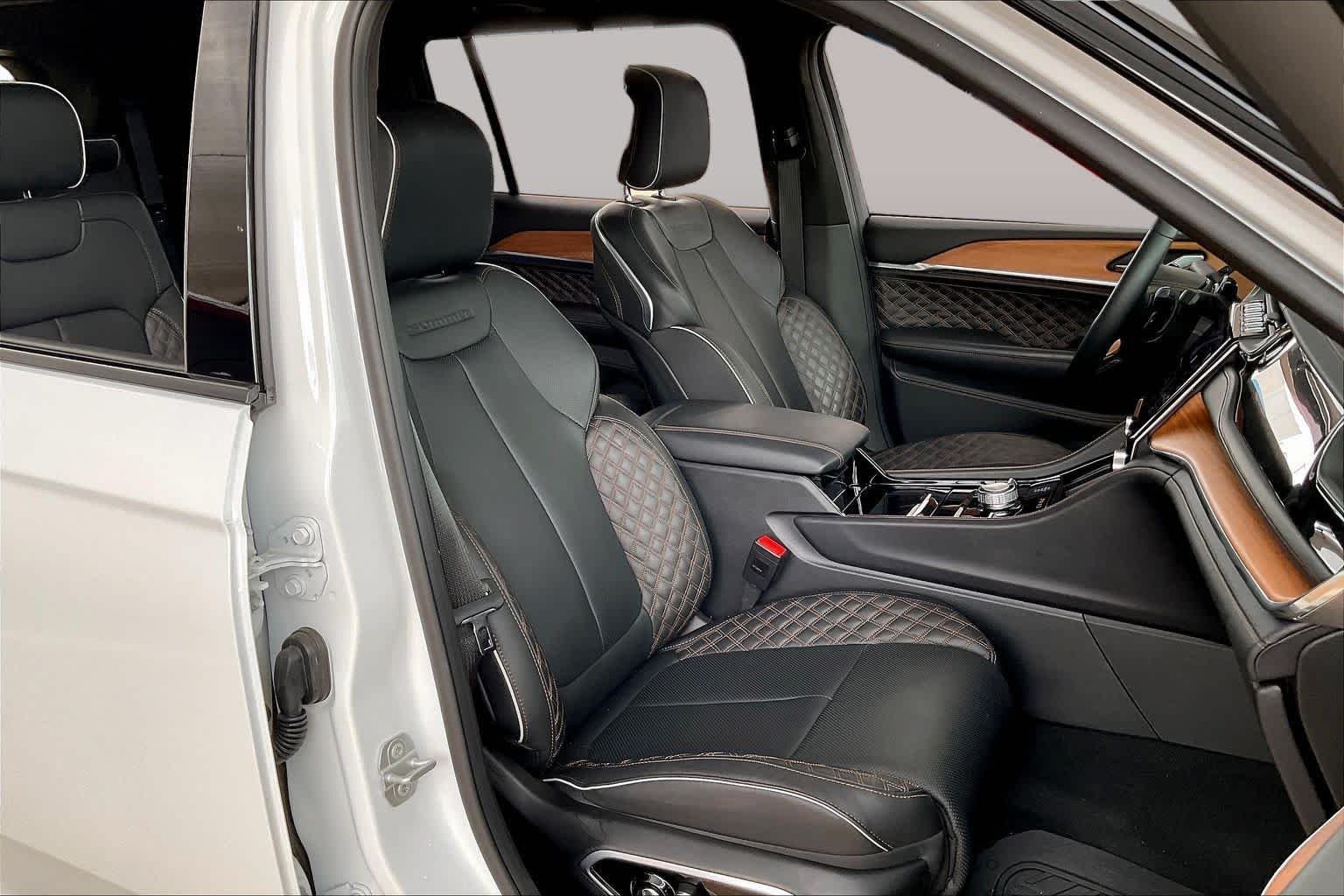 Used 2025 Bright White Clearcoat Jeep Summit Reserve image 9