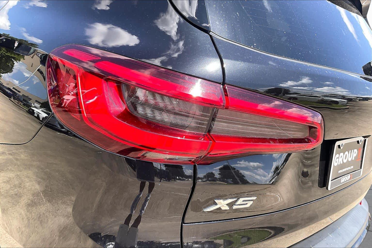 Used 2019 Black Sapphire Metallic BMW xDrive40i image 27