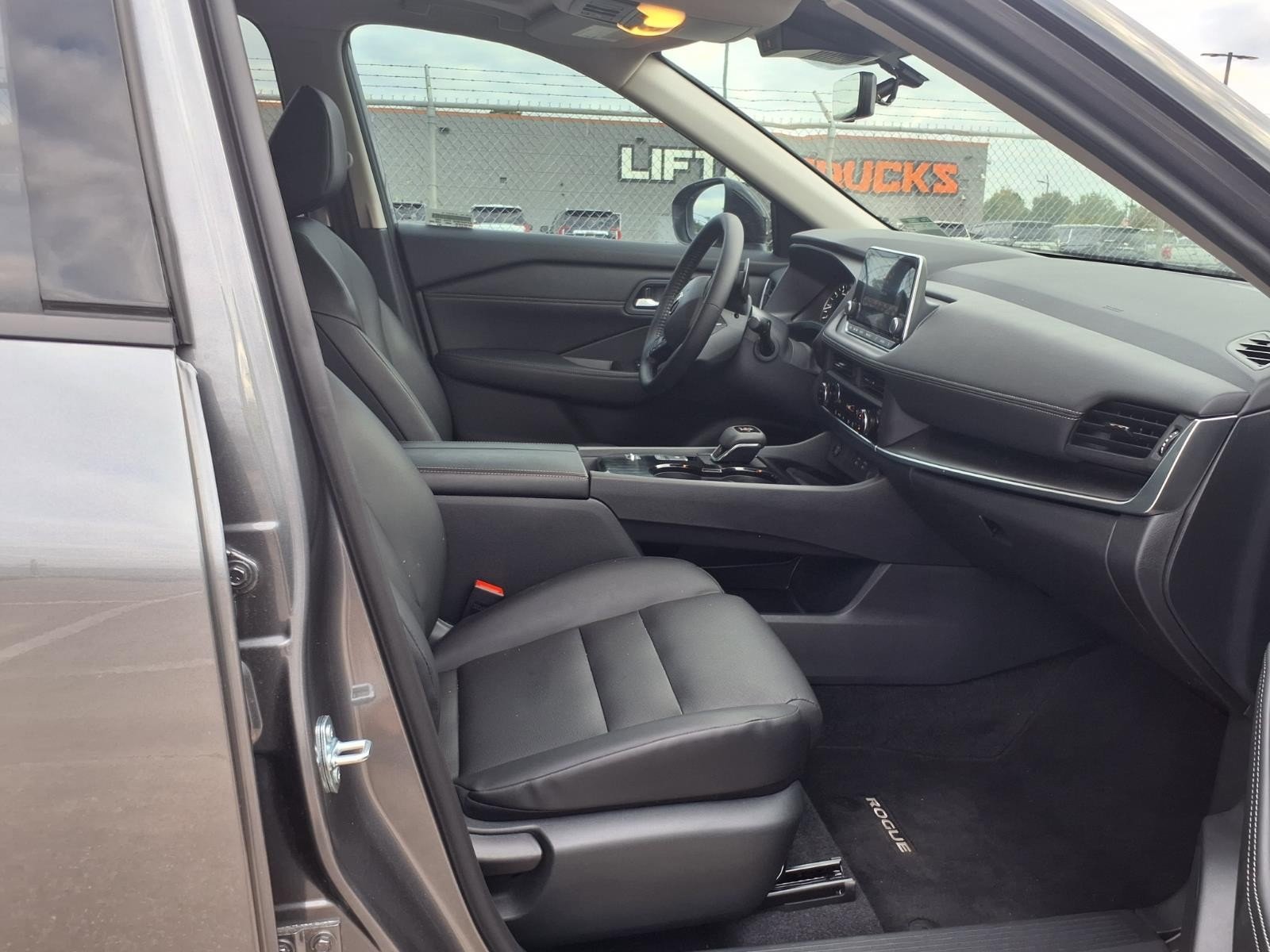 2026 Nissan Rogue photo 13 of 27