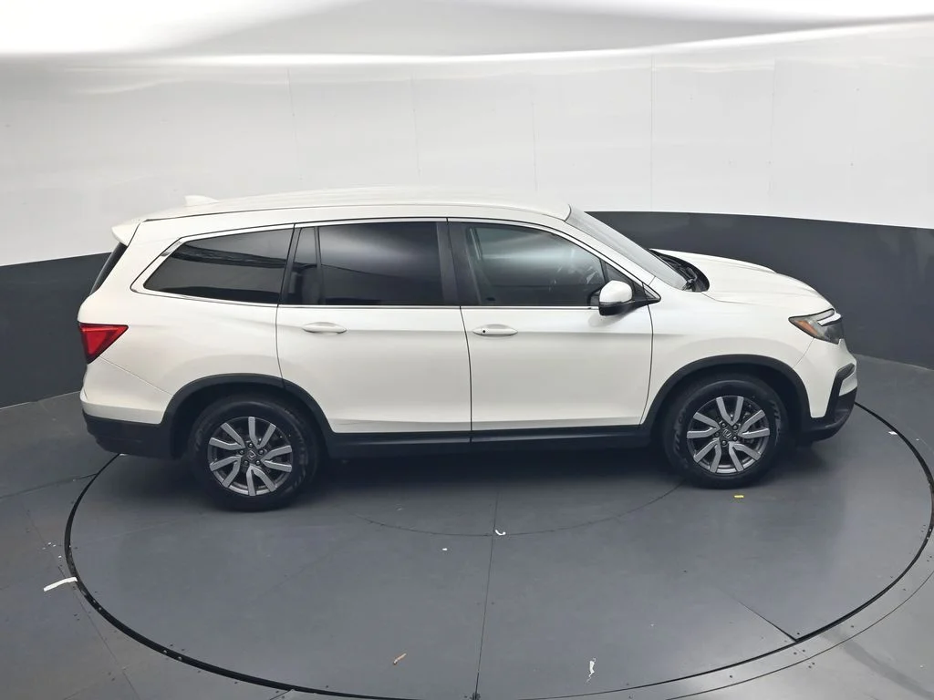 Used 2019 White Diamond Pearl Honda EX image 29