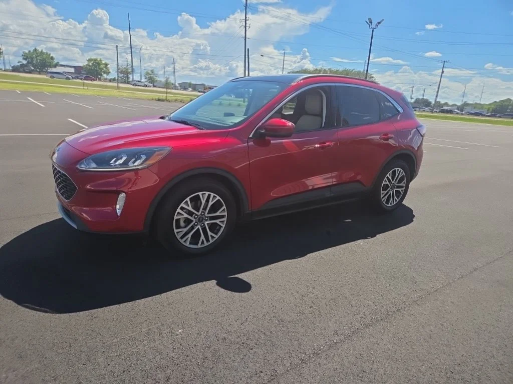 Used 2022 Red Ford SEL image 4