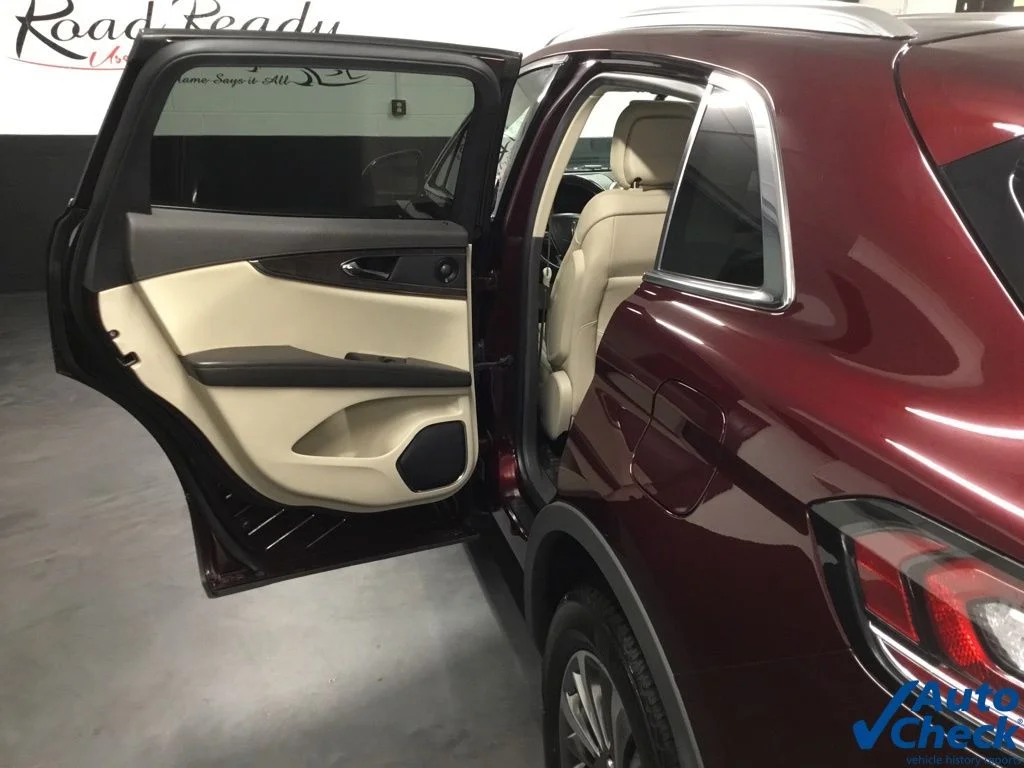 Used 2020 Red Lincoln Reserve image 24