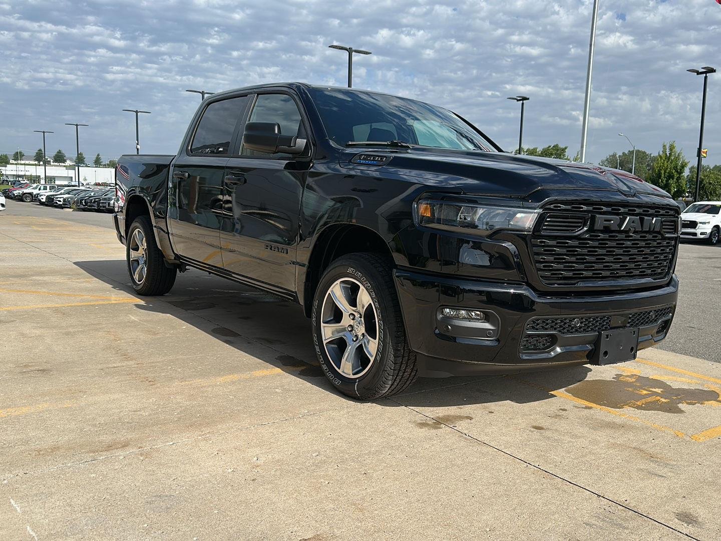 2026 RAM 1500 Express - Photo 6