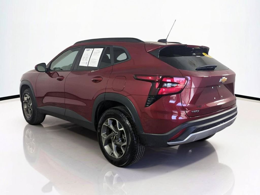 2025 Chevrolet Trax LT - Photo 7