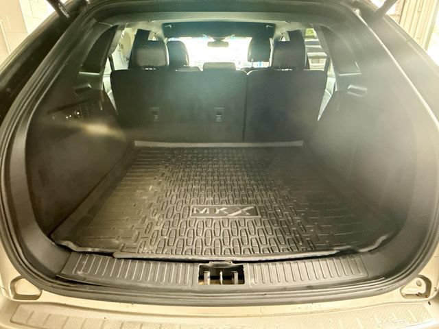 Used 2016 Tan Lincoln Select image 25