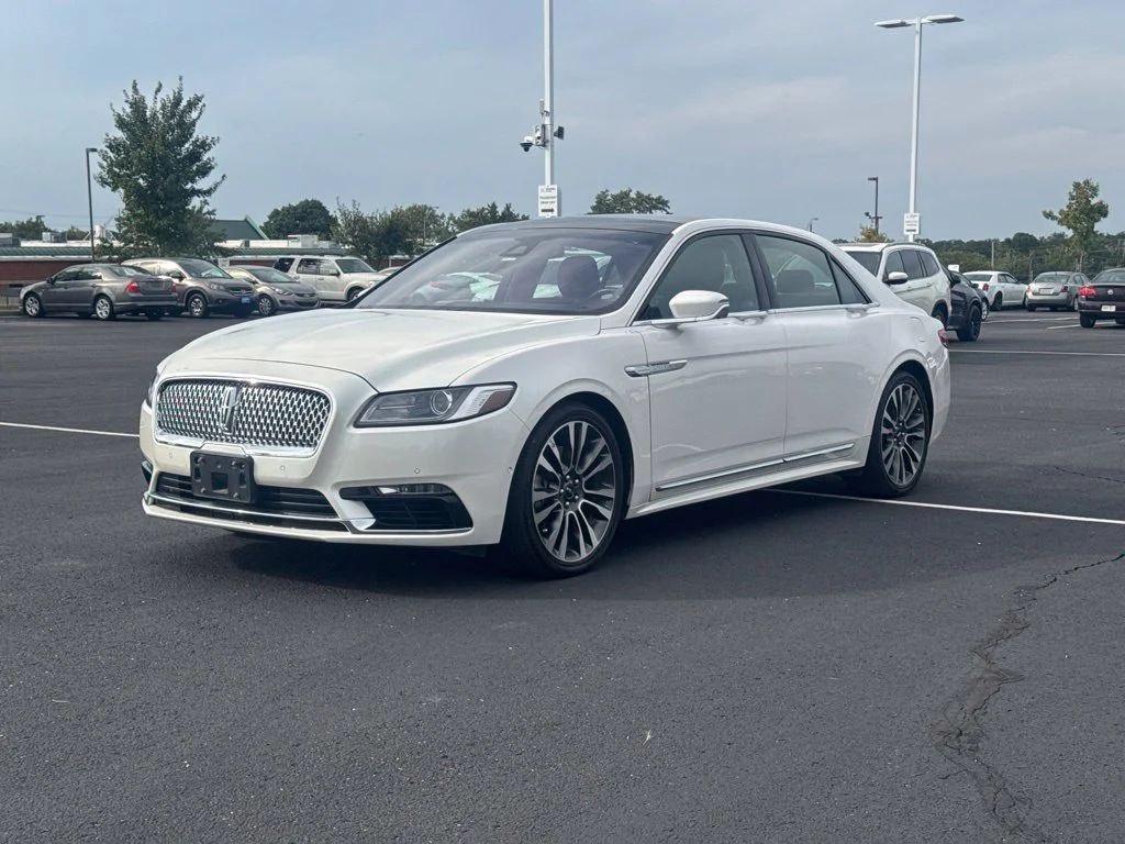 Used 2018 White Lincoln Select image 17