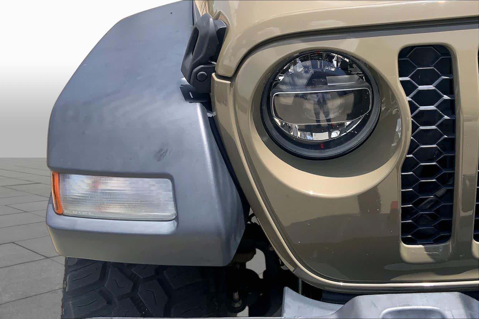 Used 2020 Gator Clearcoat Jeep Sport S image 26