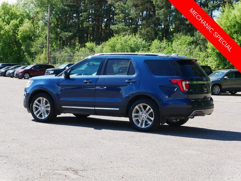 Used 2017 Blue Ford XLT image 4