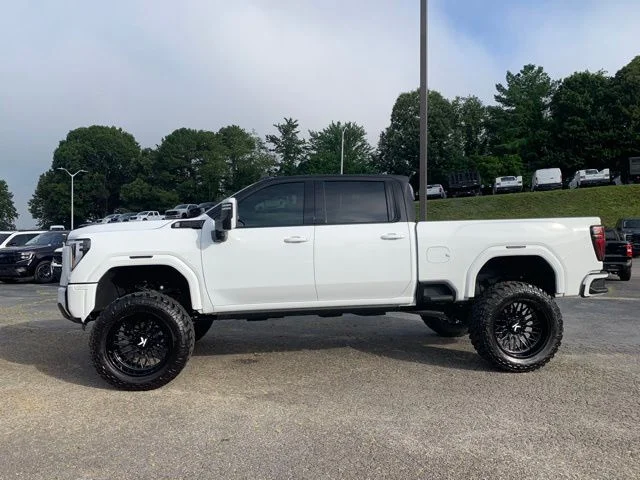 Used 2026 White GMC AT4 image 5