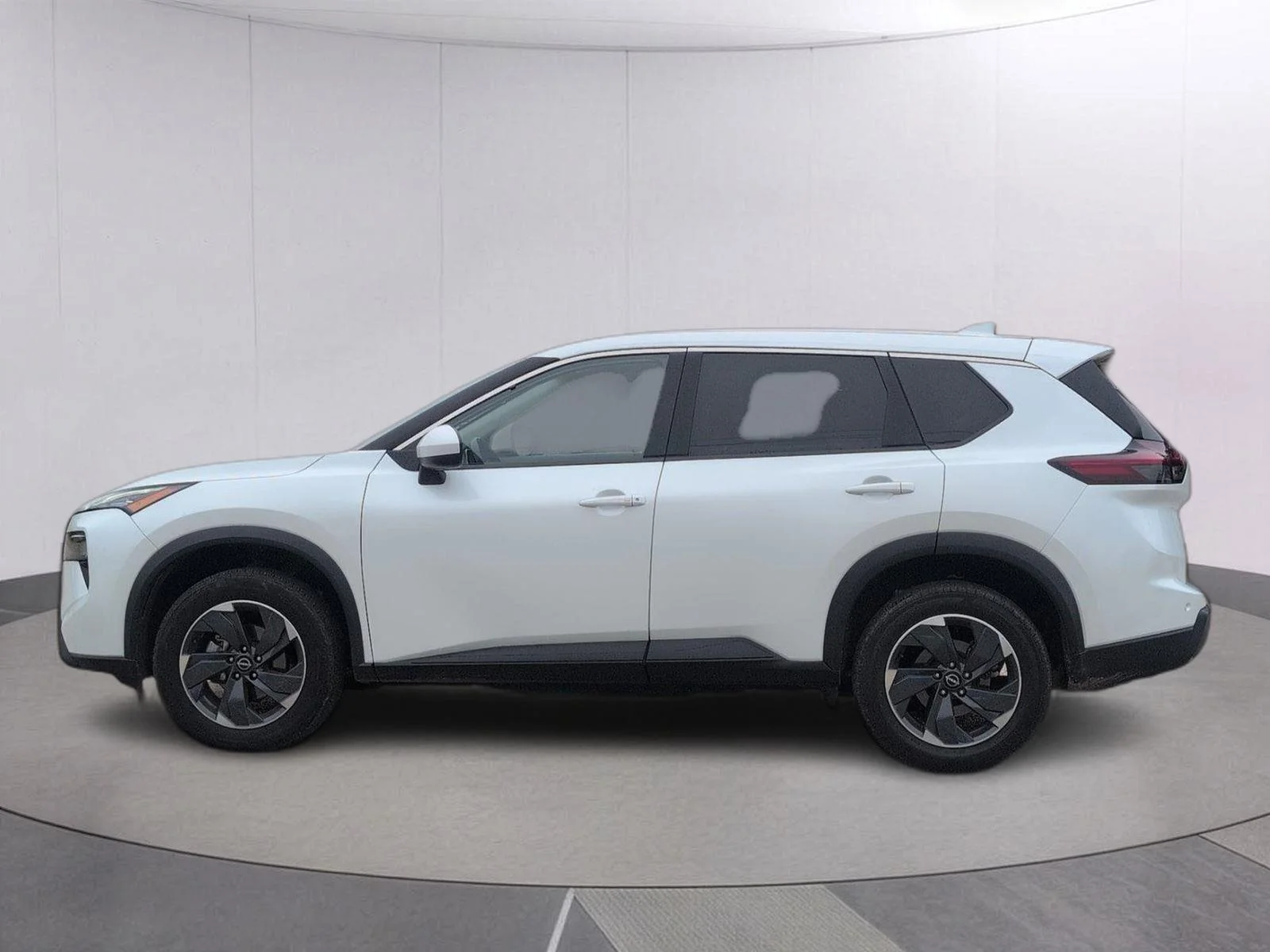 Used 2025 Everest White Pearl Nissan SV image 2