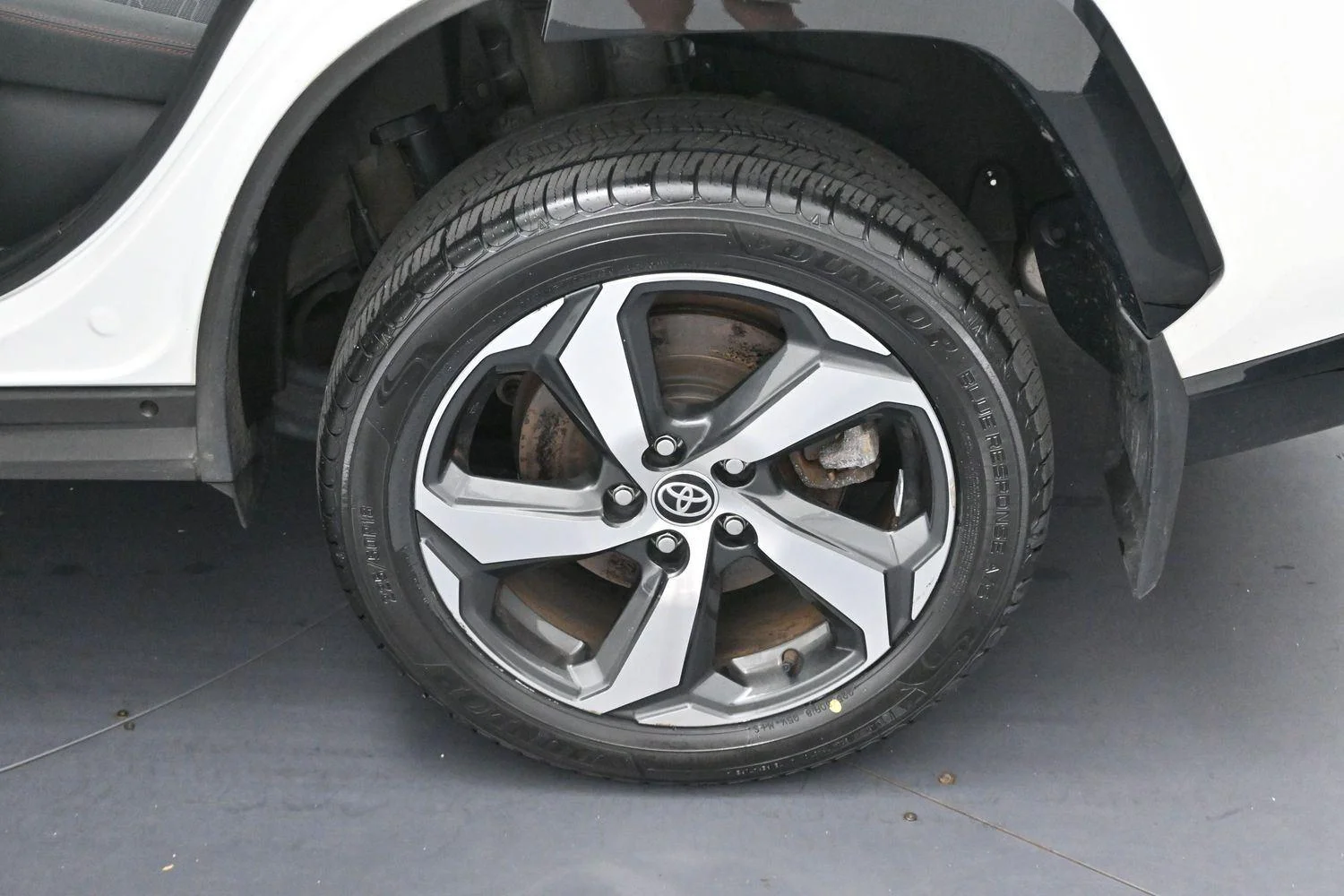 Used 2024 Ice Cap Toyota SE image 32