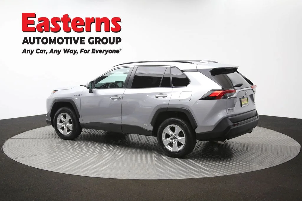 Used 2021 Silver Toyota XLE image 64