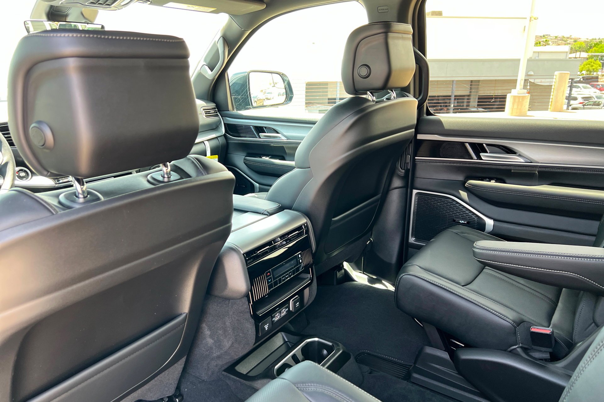 New 2026 Silver-Zynith Exterior Paint Jeep  image 20