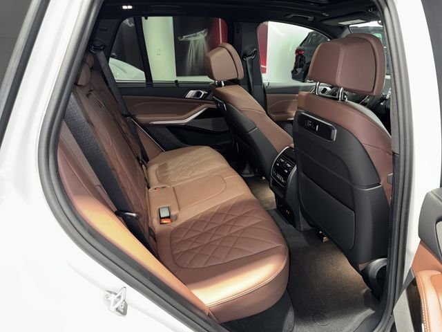 New 2026 Mineral White Metallic BMW xDrive40i image 11