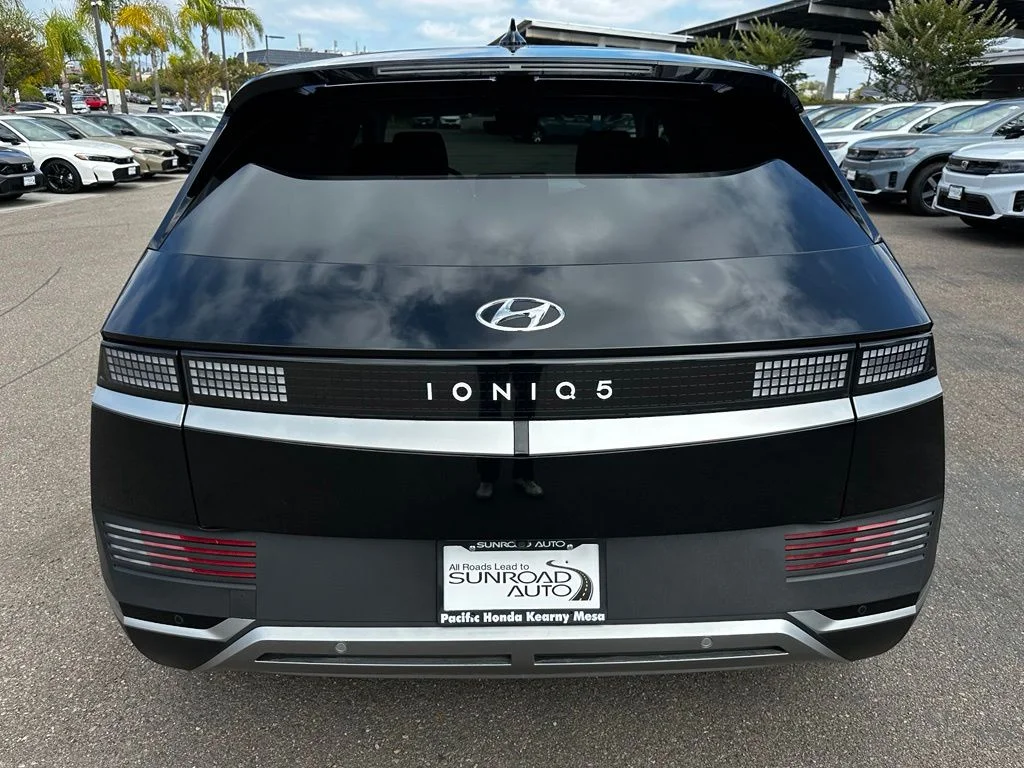 Used 2024 Black Hyundai SEL image 7
