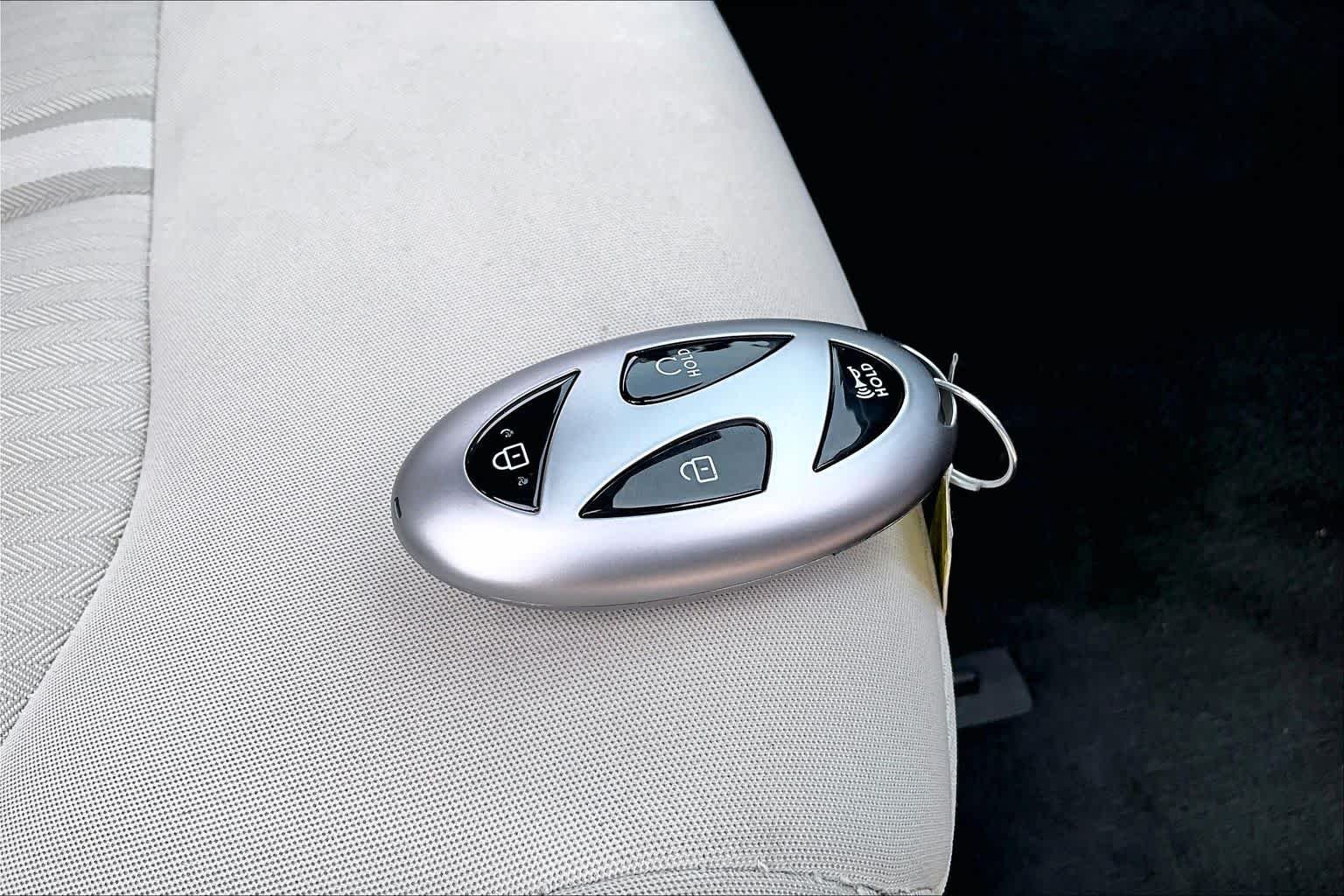 Used 2025 Serenity White Hyundai SEL image 13