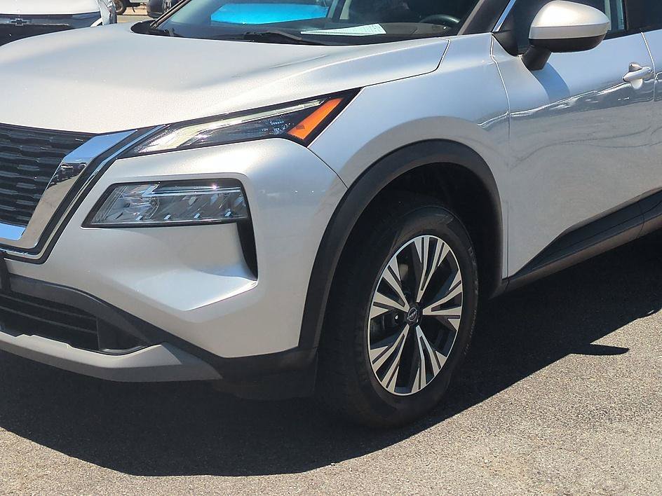 Used 2023 Brilliant Silver Metallic Nissan SV image 9