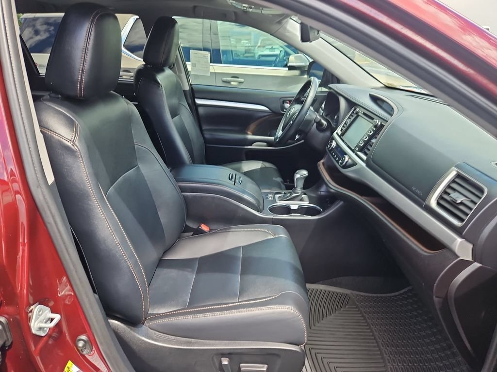 Used 2019 Salsa Red Pearl Toyota XLE image 28