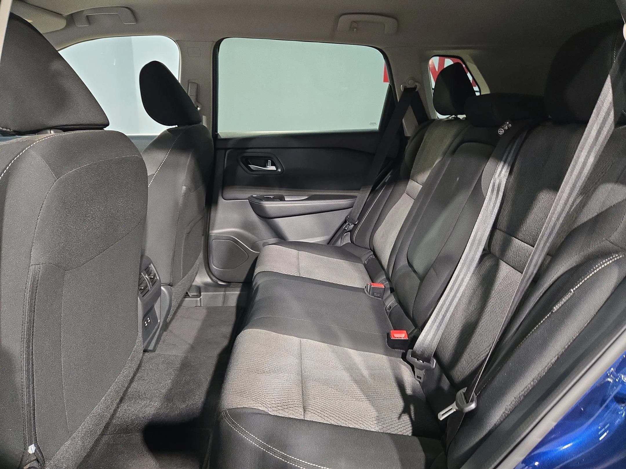 2025 Nissan Rogue SV - Photo 35