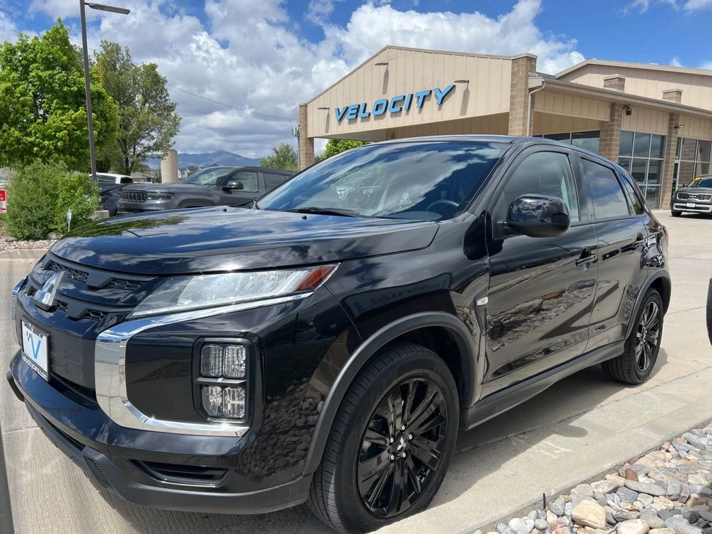 Used 2025 Gray Mitsubishi 2.0 ES image 3