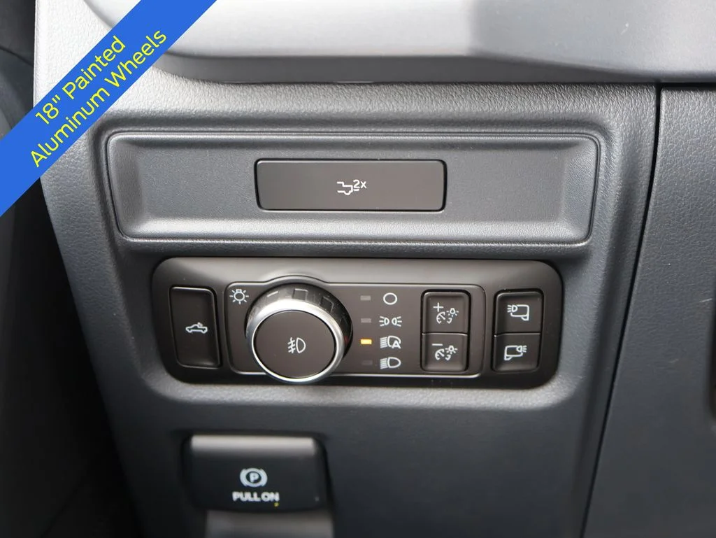 New 2026 Oxford White Ford XLT image 31