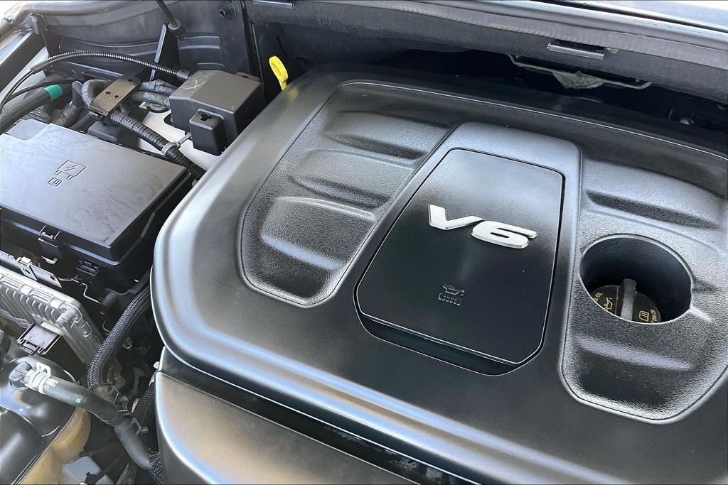 Certified Used 2019 Bright White Clearcoat Jeep Summit image 32