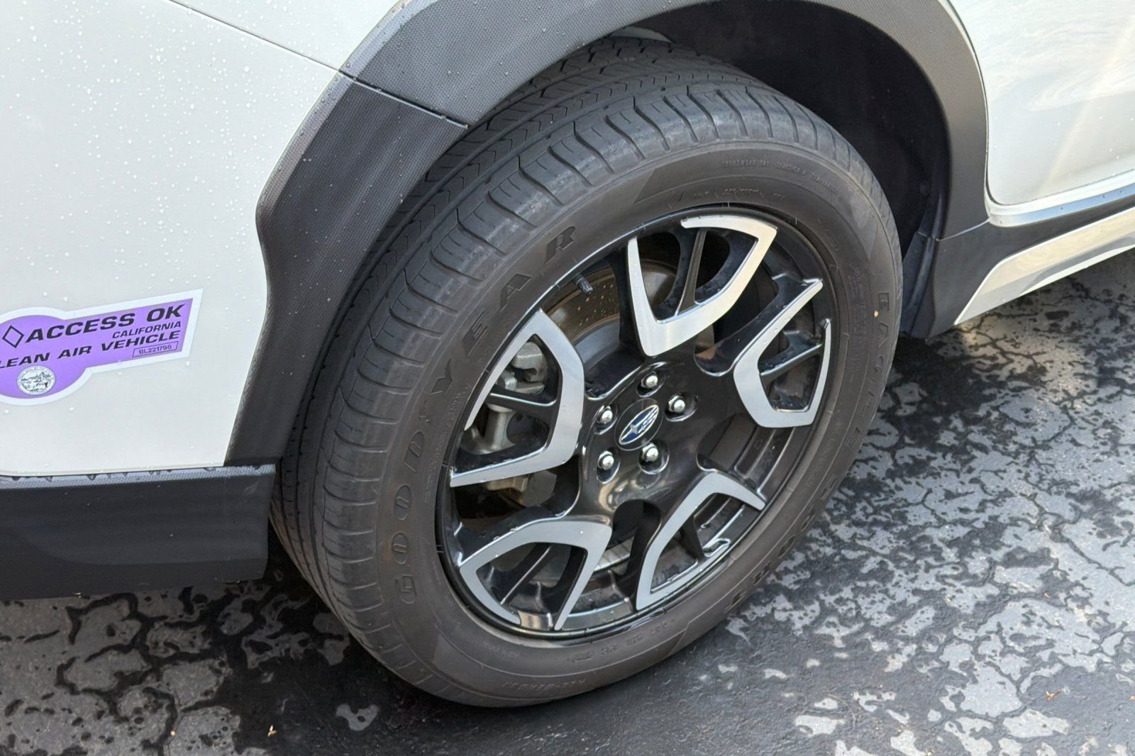 Used 2019 White Subaru Hybrid image 4