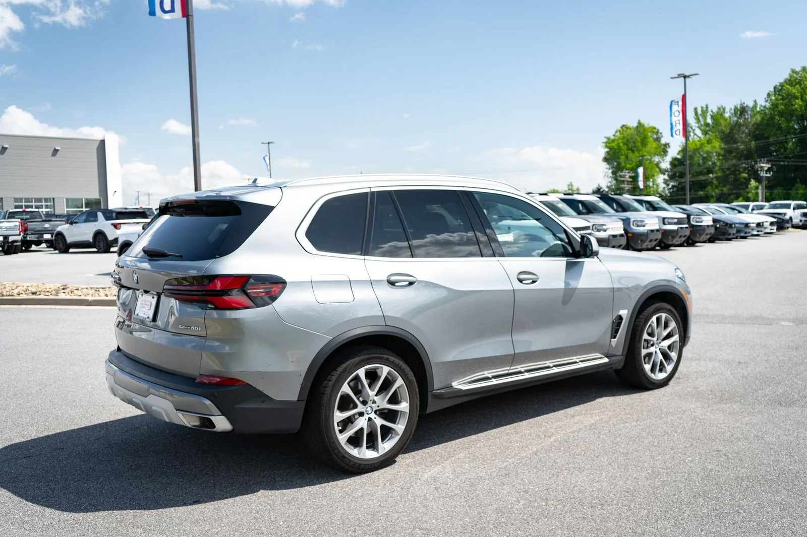 Used 2024 Gray BMW sDrive40i image 10