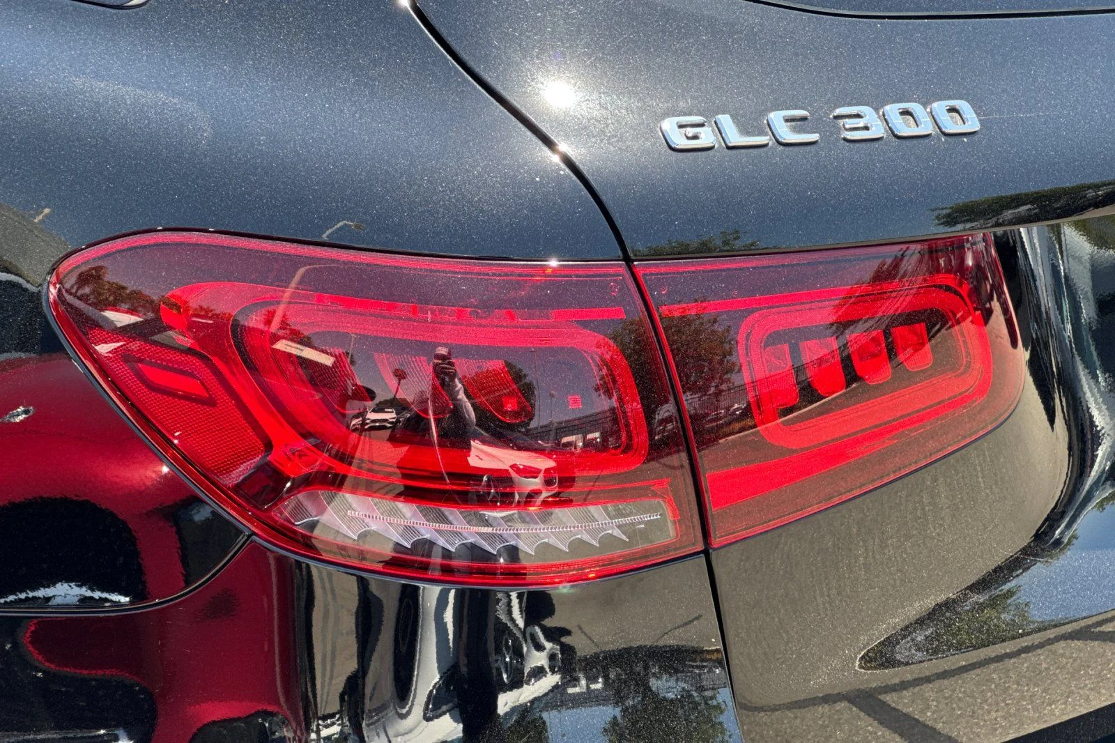 Used 2022 Black Mercedes-Benz GLC 300 image 33