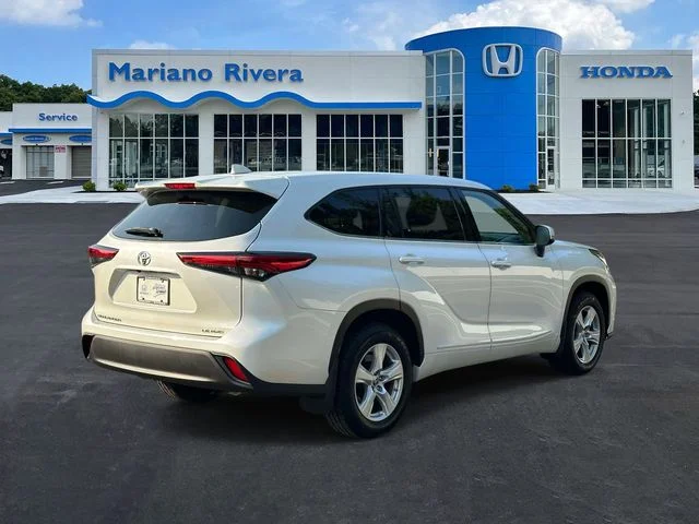 Used 2020 Blizzard Pearl Toyota LE image 6