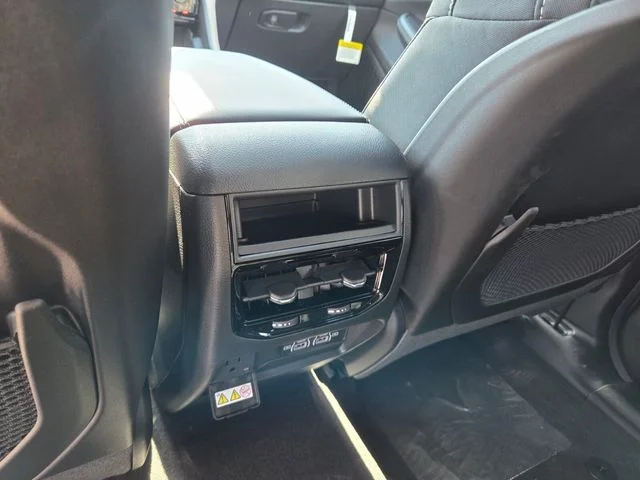 New 2026 Bright White Clear-Coat Exterior Paint Jeep Laredo X image 7