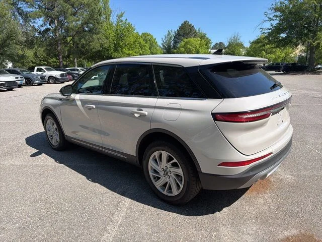 Used 2023 White Lincoln Standard image 3