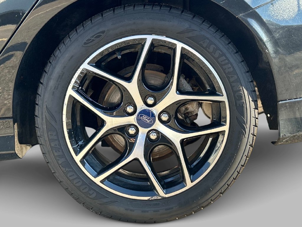 Used 2015 Black Ford SE image 9