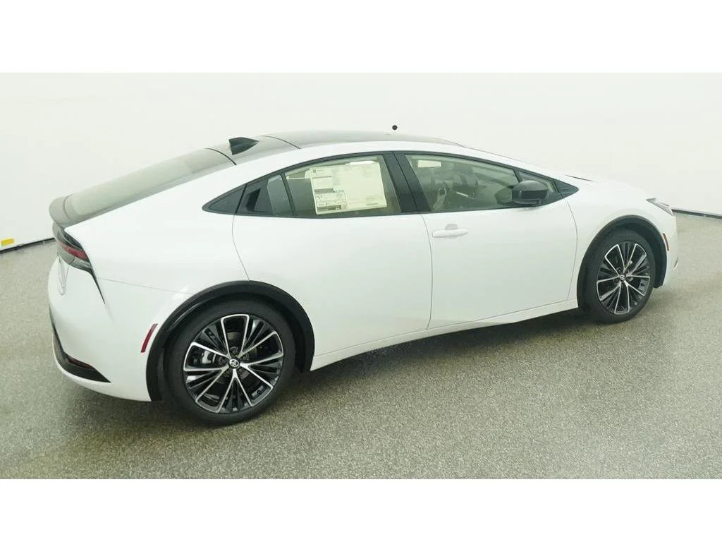 New 2027 Wind Chill Pearl Toyota XLE image 10