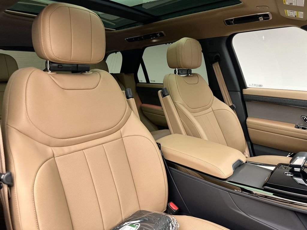 New 2026 Firenze Red Metallic Land Rover SE image 6