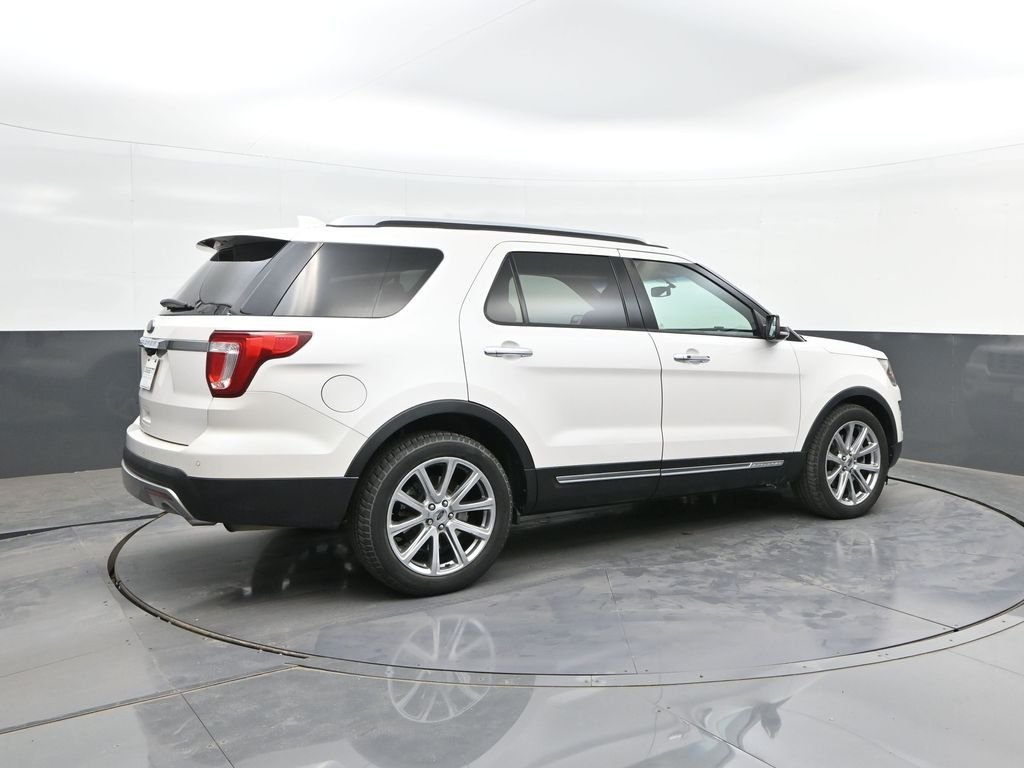 Used 2017 White Ford Limited image 15