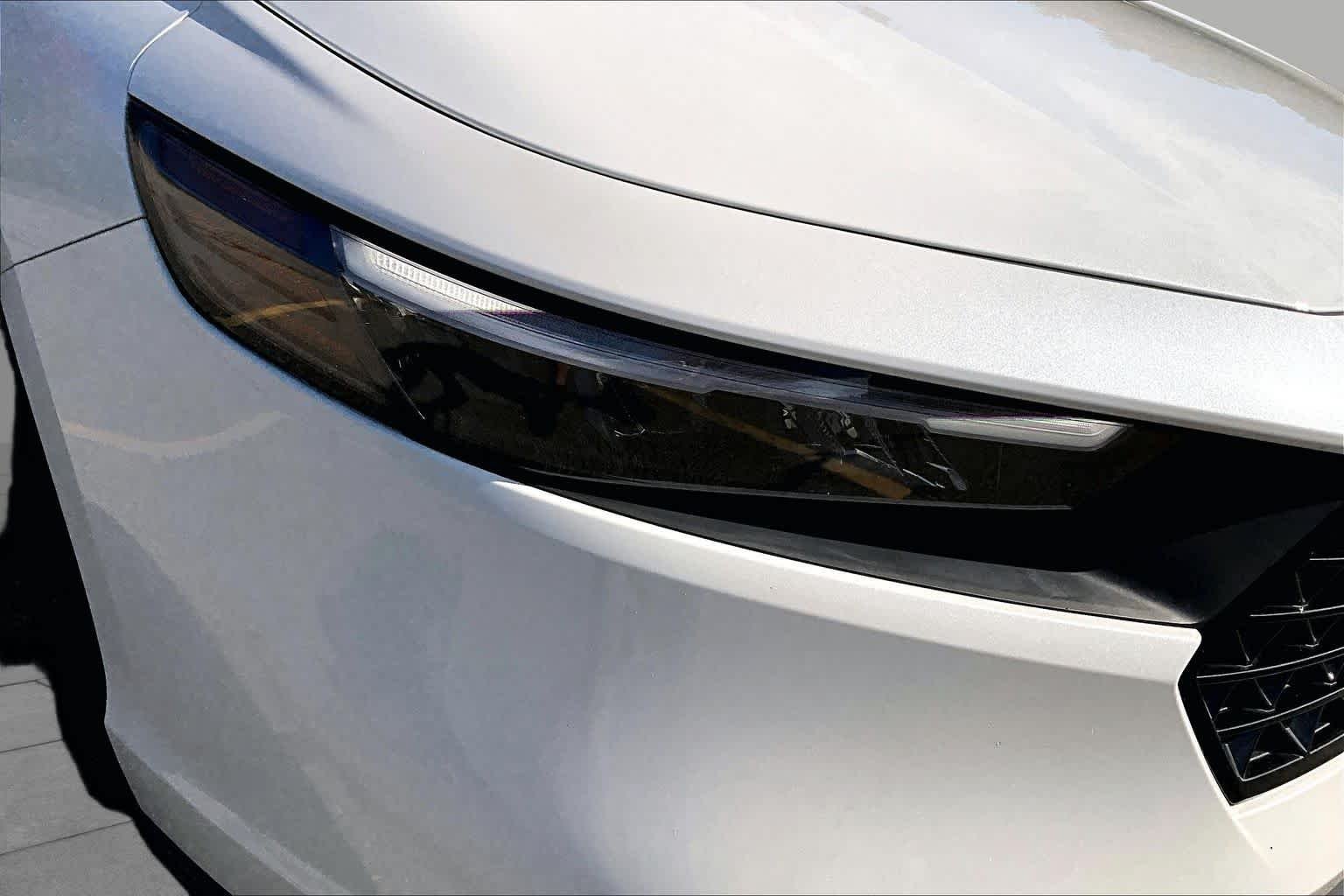Used 2024 Platinum White Pearl Honda Sport image 27