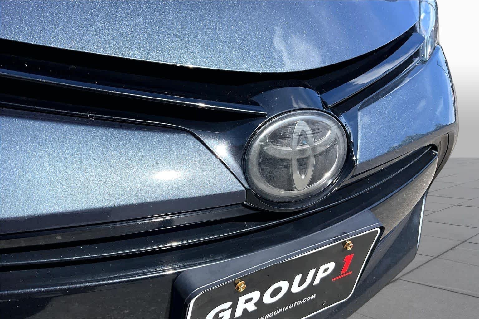Used 2017 Slate Metallic Toyota L image 28