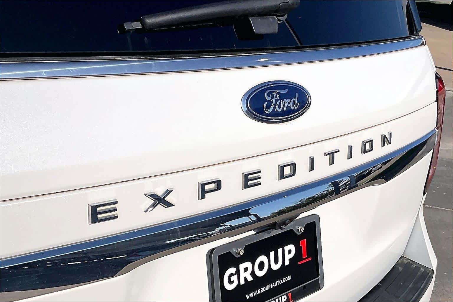 Used 2022 Star White Metallic Tri-Coat Ford Limited image 30