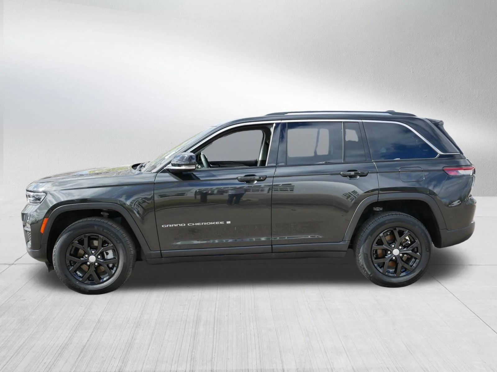 Used 2023 Rocky Mountain Pearlcoat Jeep Limited image 4