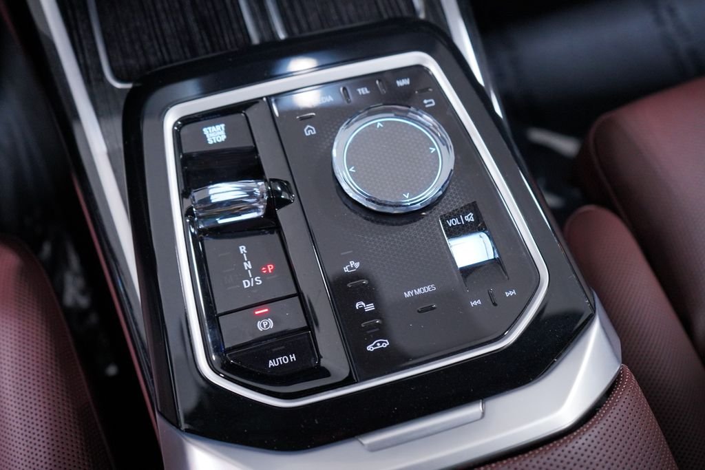 Used 2026 Black Sapphire Metallic BMW 740i image 12