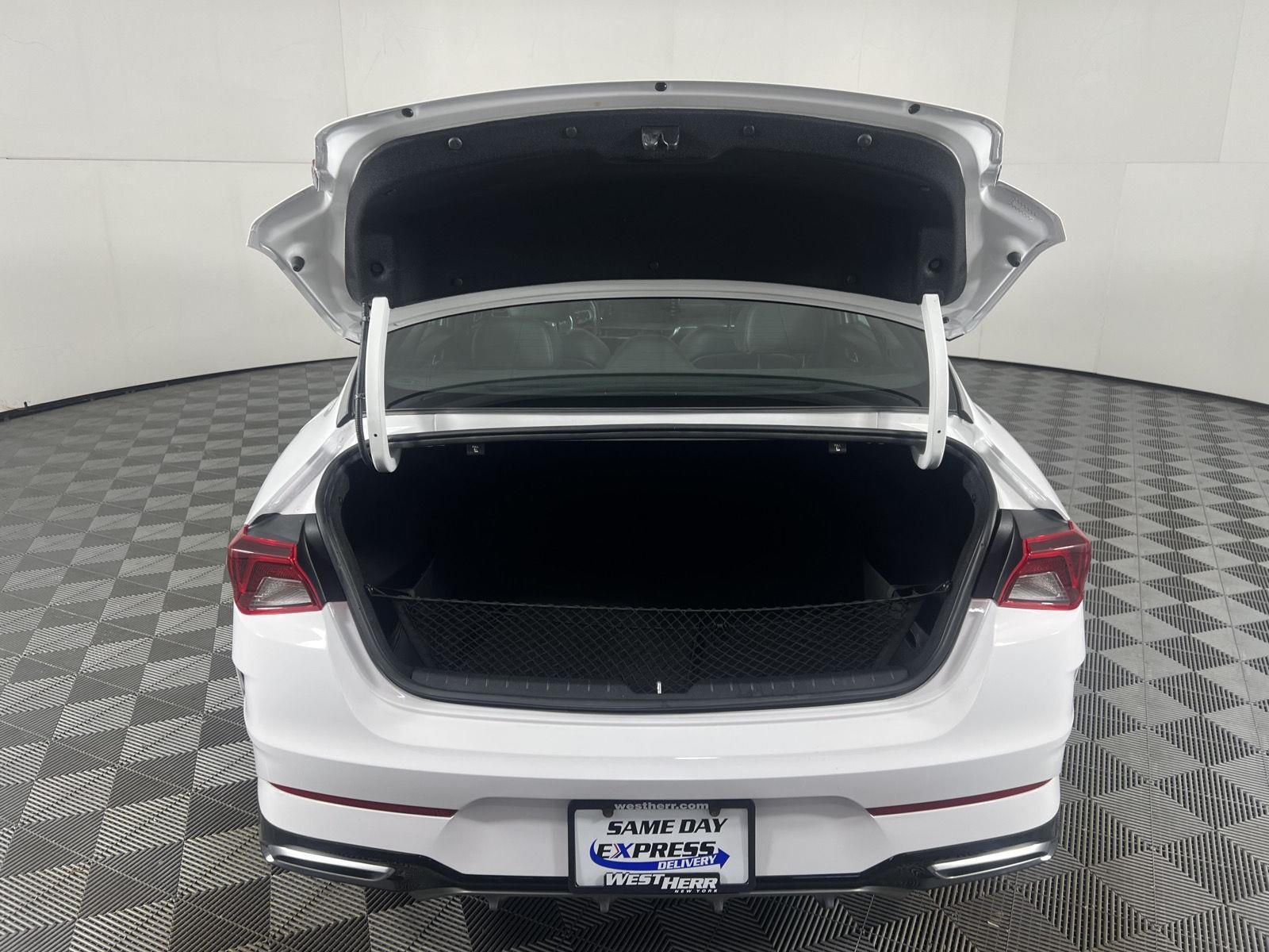 Used 2024 Glacial White Pearl Kia GT-Line image 27