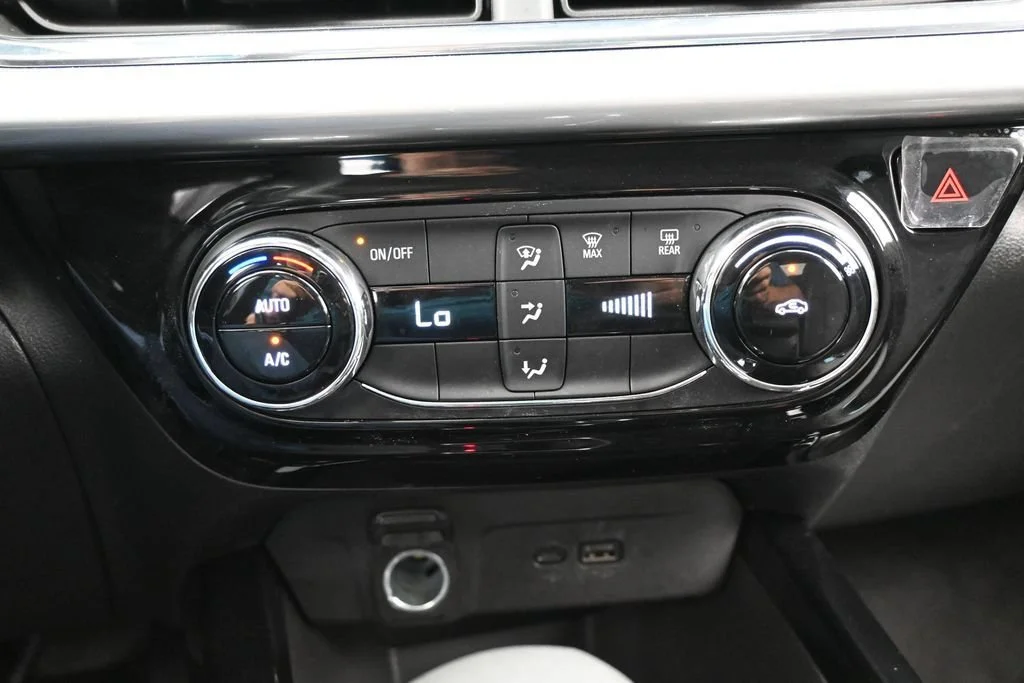 Used 2025 Mosaic Black Metallic Chevrolet LT image 22